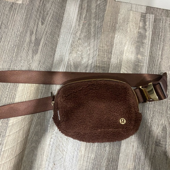 Lululemon athletica Chocolate Brown Fleece Belt Bag - Picture 2 of 5
